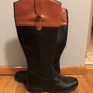 Tommy Hilfiger women’s wide cafe boots size 8